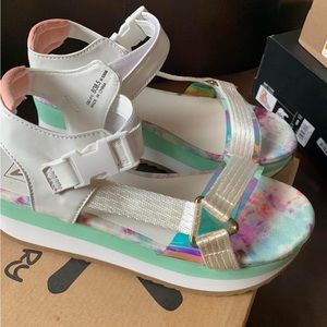 Dirty Laundry GLEAM Sport Platform Sandals in White.  Size 8 NIB
